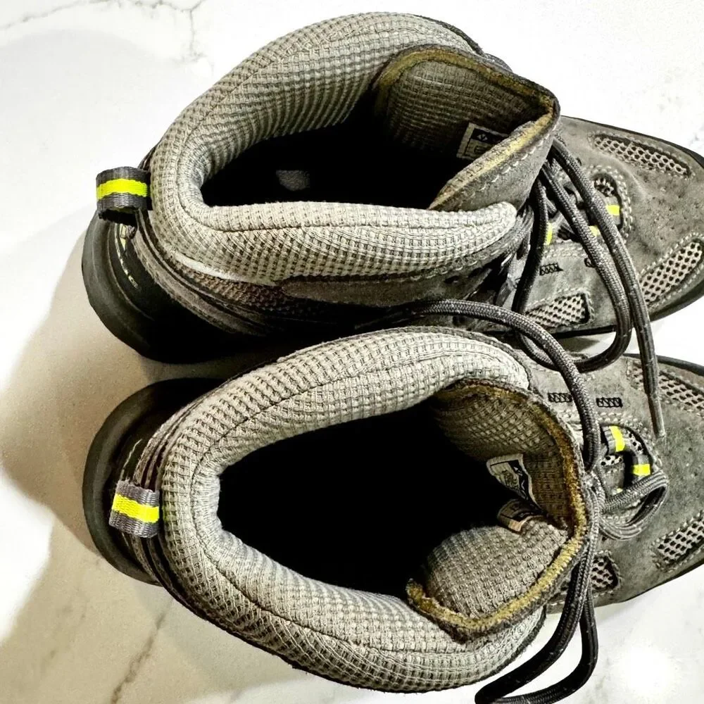 Vasque Breeze 2 Youth Hiking Boots. Gray. Size 6.